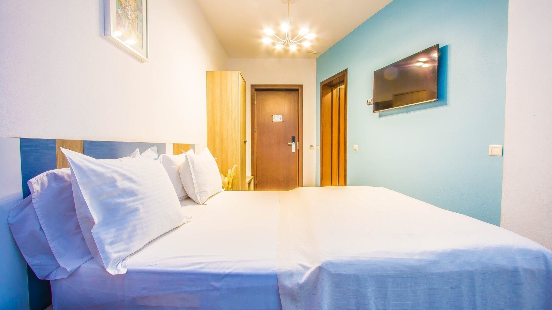 Standard Double Room | Iron/ironing board, free WiFi
