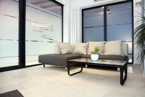 Reception - Parliament Square (Bucharest)