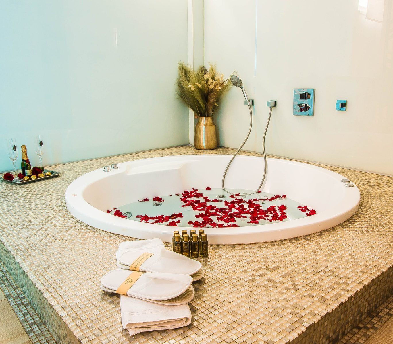 Deluxe Double Room, Balcony | Bathroom | Bathtub, hair dryer, slippers, towels
