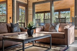 Smart TV, fireplace, stereo