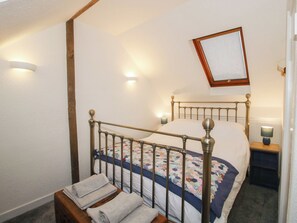 1 bedroom, individually decorated, individually furnished, free WiFi - Bumble Bee at 2 Clematis Cottage (Kidderminster)