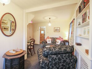 Living area - Bumble Bee at 2 Clematis Cottage (Kidderminster)