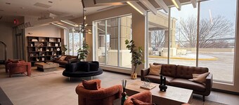 Fully Furnished Modern Private Studio in Hartford with AC / GYM Free Parking!