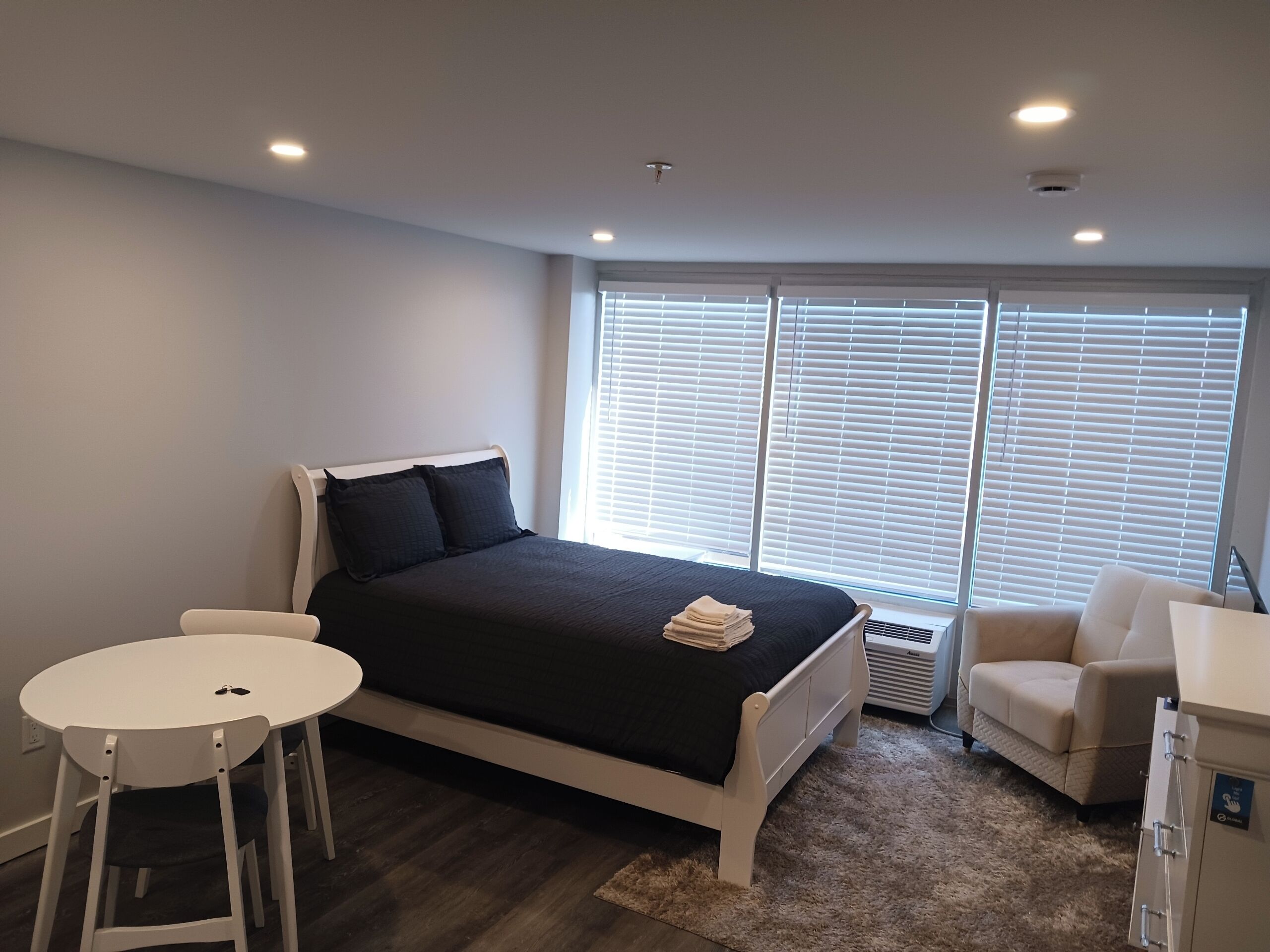 Free WiFi, bed sheets