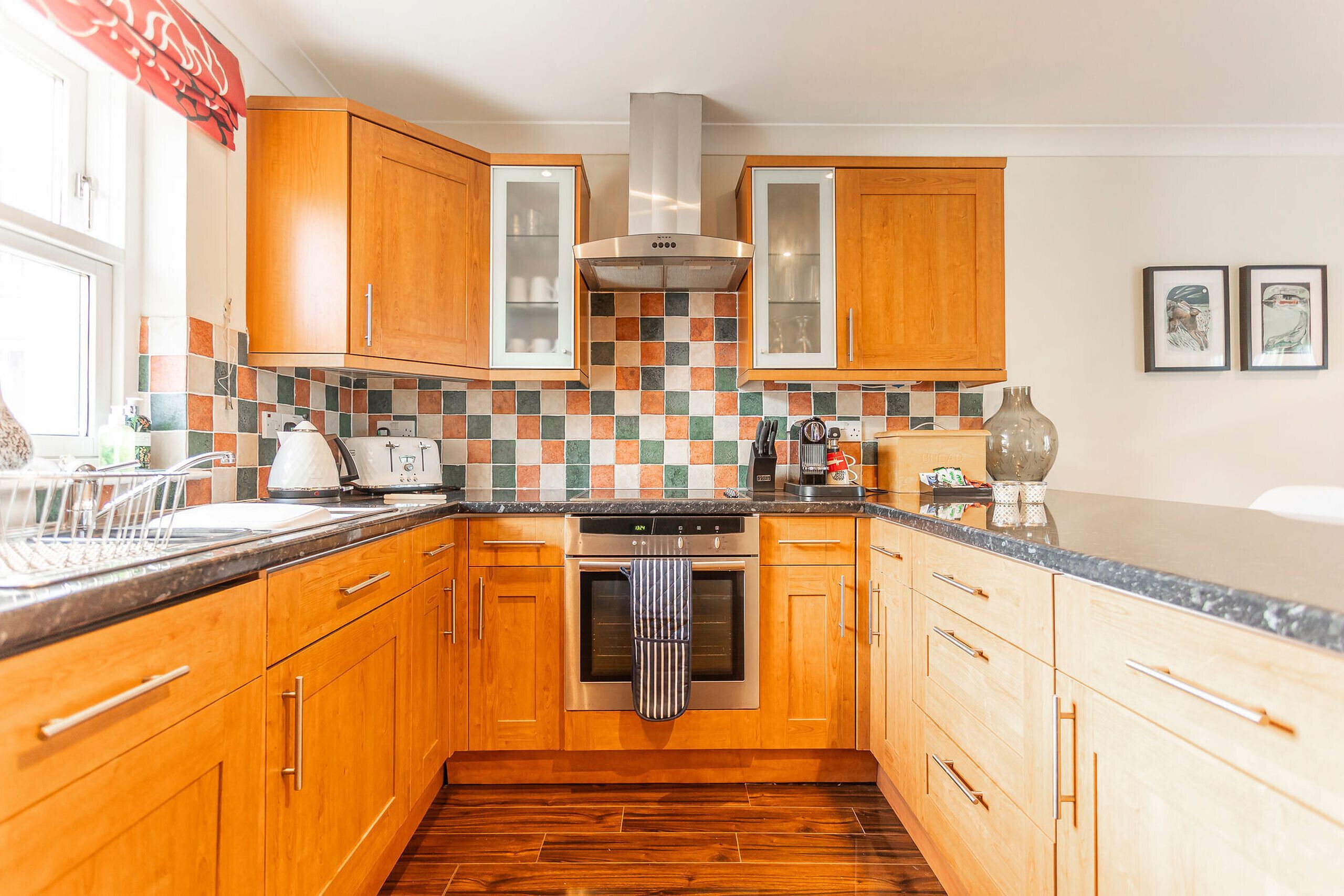 ثلاجة، ميكروويف، فرن، غسالة أطباق