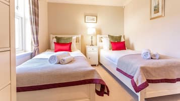 Iron/ironing board, free WiFi, bed sheets