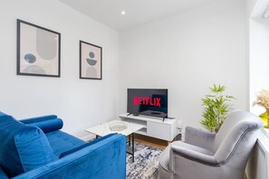 TV - 7BR, Ideal for Business, FREE Parking, Sleeps 14! (Coventry)