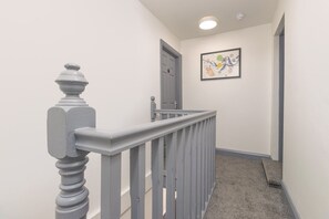 Interior - 7BR, Ideal for Business, FREE Parking, Sleeps 14! (Coventry)