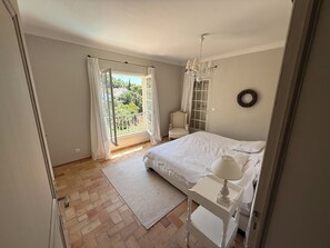 5 bedrooms, iron/ironing board, WiFi - Exceptional Villa (10 P) with Swimming Pool and Pétanque Court - Les Issambres (Roquebrune-sur-Argens)