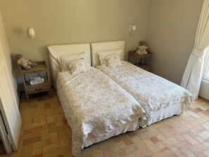 5 camere, ferro/asse da stiro, Wi-Fi