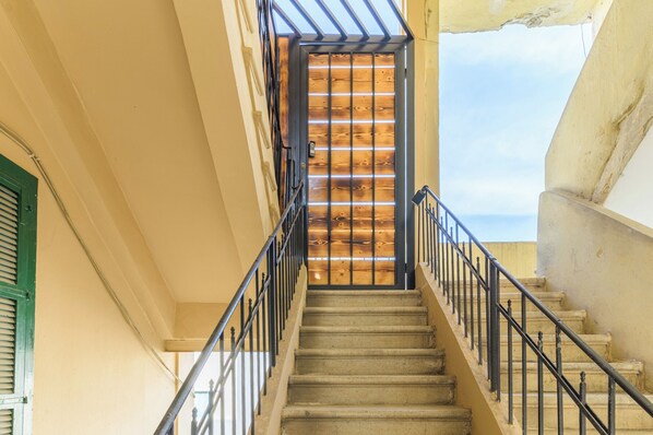 Property entrance - Residence 4 - Apartments in Mar Mikhael (Beirut)