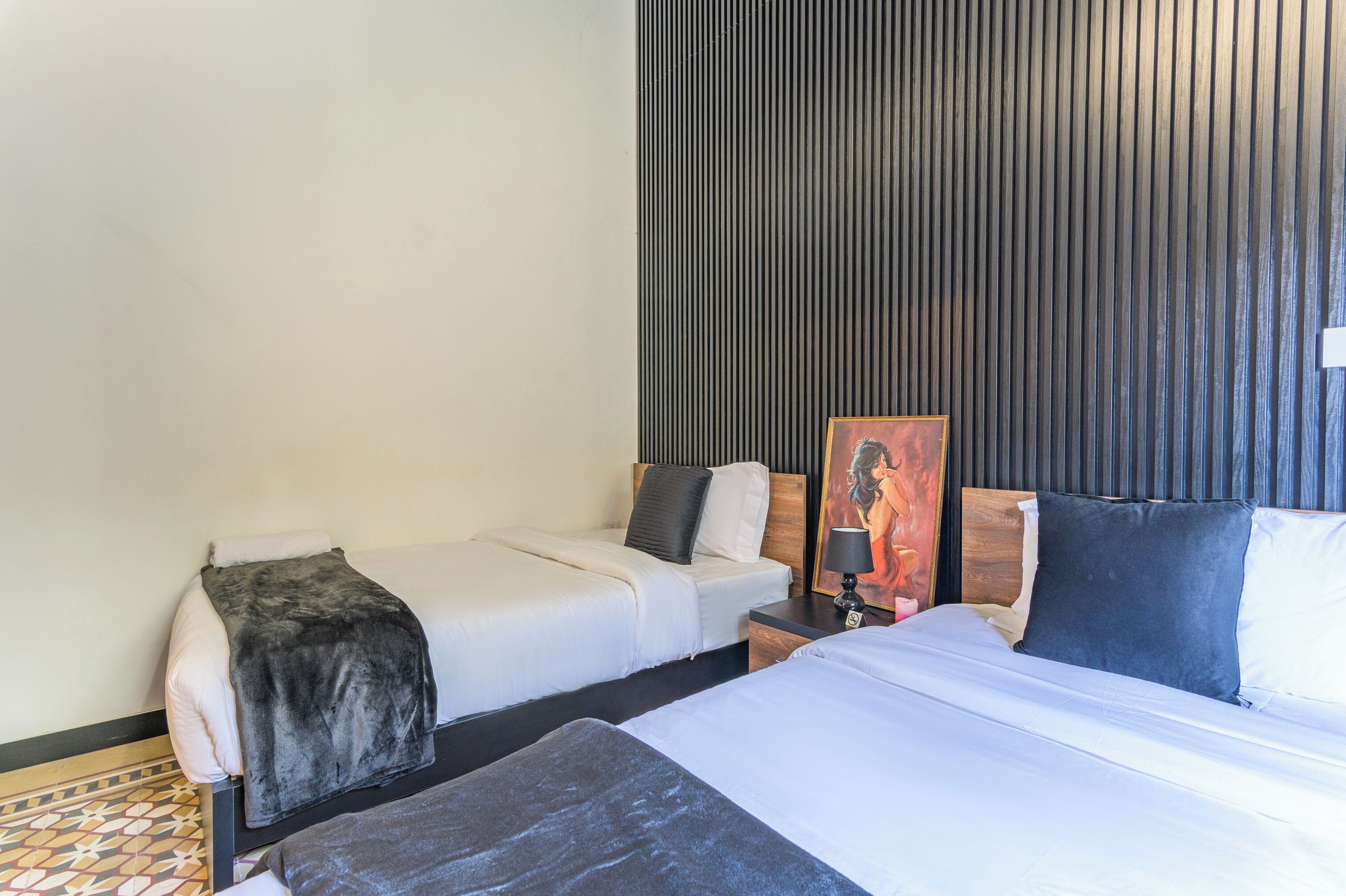 Apartamento, 2 camas de solteiro, sacada, vista para a cidade | Roupas de cama de algodão egípcio, roupas de cama premium