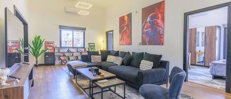 Departamento, 2 habitaciones, balcón, vista a la ciudad | Sala de estar