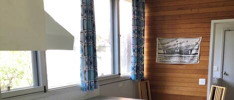 Mikrowelle, Herdplatte, Geschirrspüler, Wasserkocher