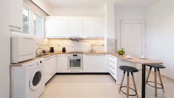 Réfrigérateur, four, plaque de cuisson, lave-vaisselle