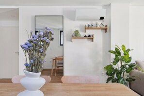 Dining - Private Garden Oasis | A Charming Flat in Bonfim (Porto)