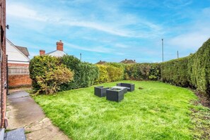 Property grounds - Detached 3BR Home w/ Driveway Parking, 1GB WiFi (Coventry)