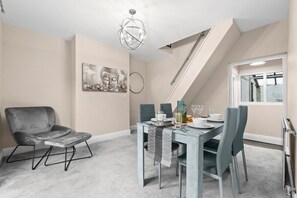 Dining - Detached 3BR Home w/ Driveway Parking, 1GB WiFi (Coventry)