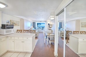 Dining - 1BR Oceanfront Condo • Private Balcony • Sleeps 6 (Daytona Beach)