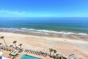 Beach - Oceanfront King Studio w/Balcony| Newly Remodeled (Daytona Beach)