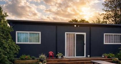 2BR Airport Stay 10 min to Melbourne Airport/ Free Parking