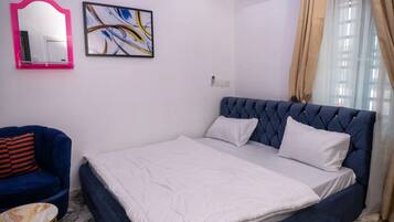 2 bedrooms, iron/ironing board, WiFi, bed sheets