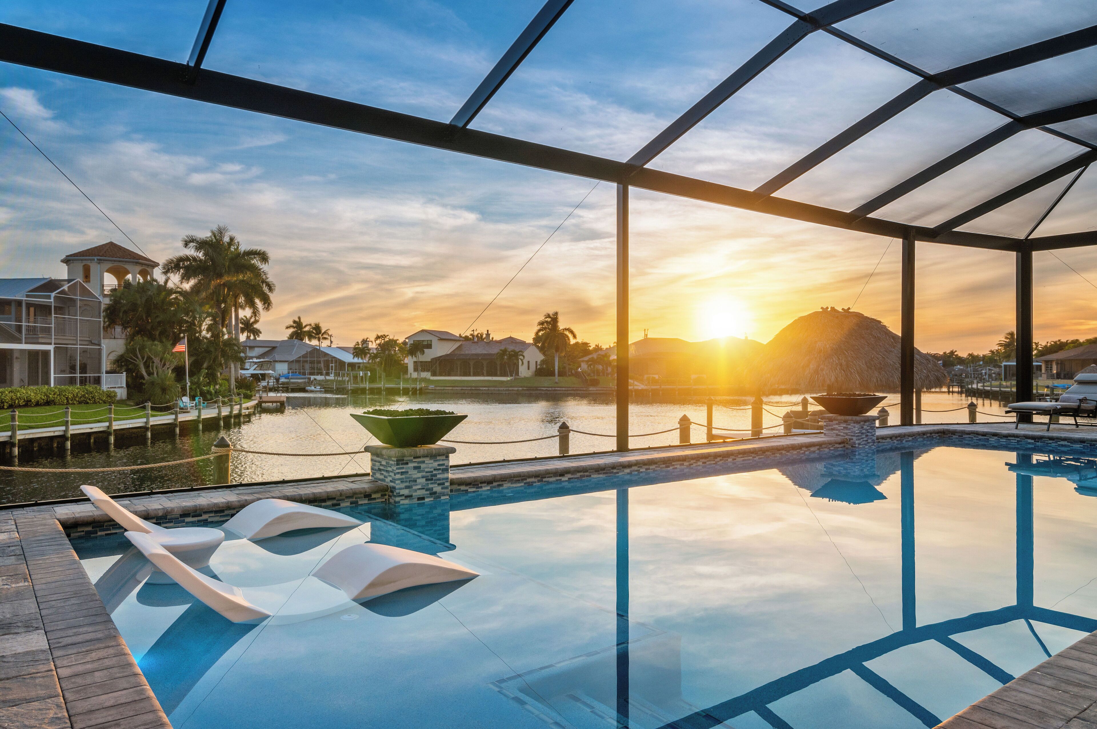 Alberca al aire libre y alberca climatizada