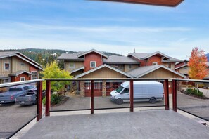 Property grounds - Spacious, Multi-Floor 4bedroom Townhome Walking Distance to Village, Along Orient Chairlift! (Sun Peaks)