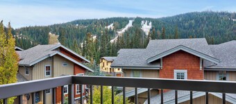 Spacious, Multi-Floor 4bedroom Townhome Walking Distance to Village, Along Orient Chairlift!