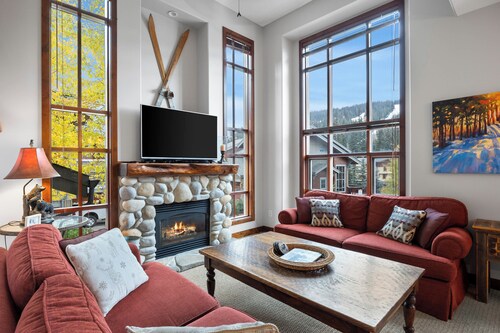 Spacious, Multi-Floor 4bedroom Townhome Walking Distance to Village, Along Orient Chairlift!