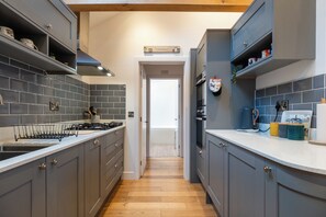 Private kitchen - Beautiful 2 Bedroom Barn in Cerney Wick (Cirencester)