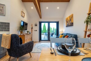 In-room dining - Beautiful 2 Bedroom Barn in Cerney Wick (Cirencester)