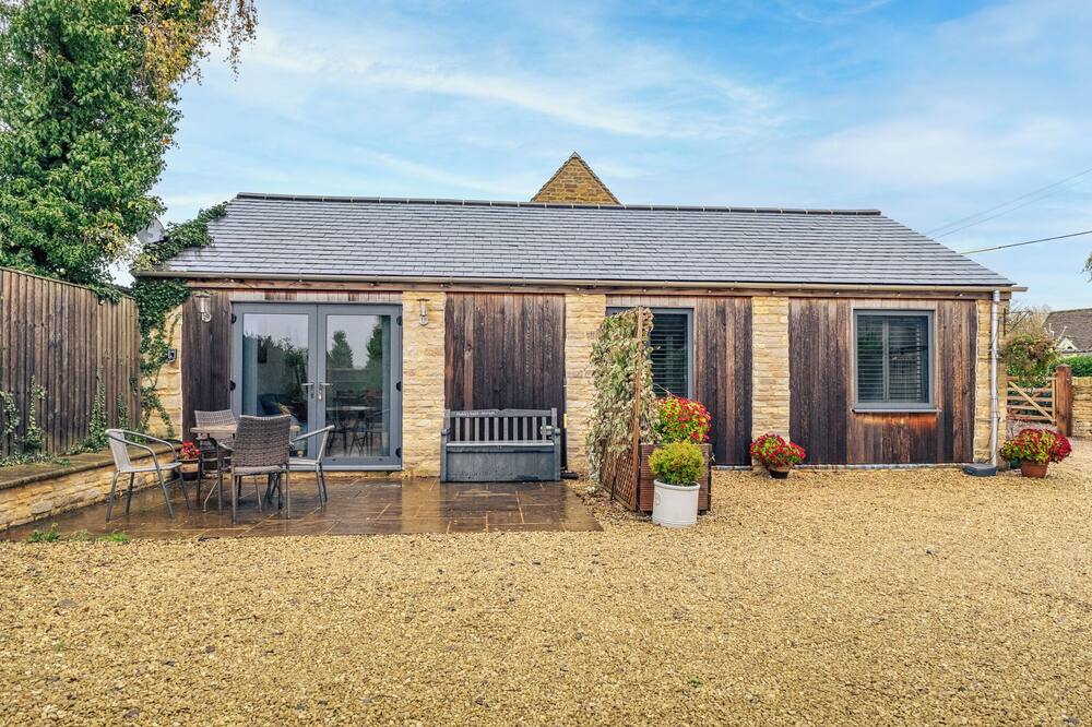 Beautiful 2 Bedroom Barn in Cerney Wick - Latton