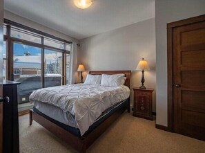 Internet, bed sheets - Upper level 2 bedroom condo, ski in and ski out, walking distance to village core with private hot tub (Sun Peaks)