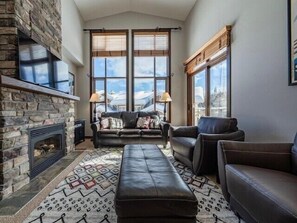 TV, fireplace, DVD player, stereo - Upper level 2 bedroom condo, ski in and ski out, walking distance to village core with private hot tub (Sun Peaks)