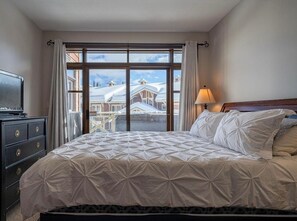 Internet, bed sheets - Upper level 2 bedroom condo, ski in and ski out, walking distance to village core with private hot tub (Sun Peaks)