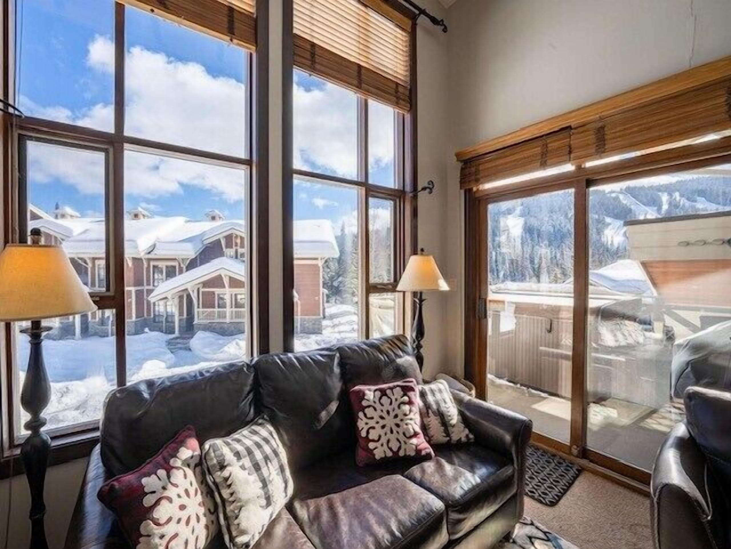 TV, peis, DVD-spiller og stereoanlegg