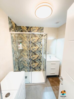 Shower, hair dryer, towels, soap - El Dorado (Arguineguín)