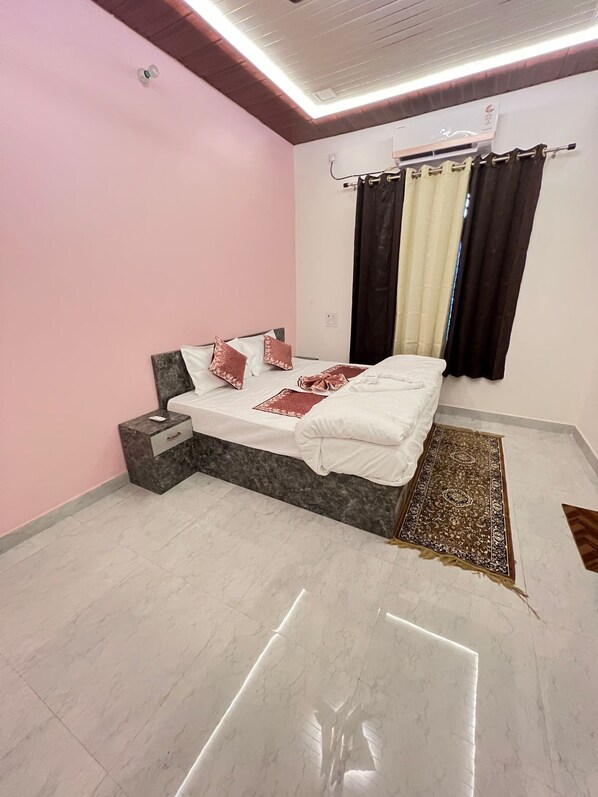 Room - Radhe Palace (Ayodhya)