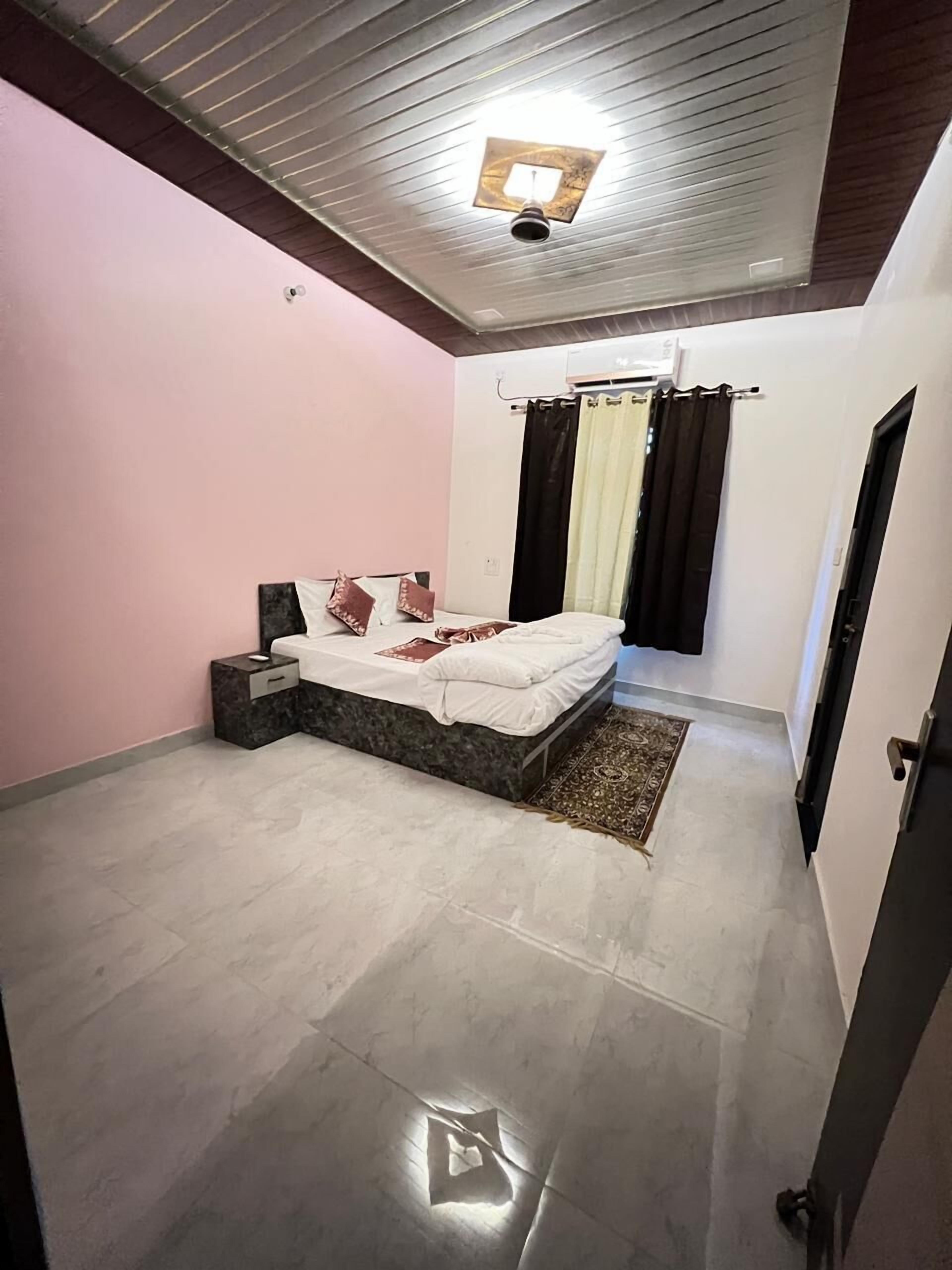 Deluxe Room | Free WiFi