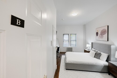 Nestled Nook: Inviting Bay Ridge Studio Hideaway