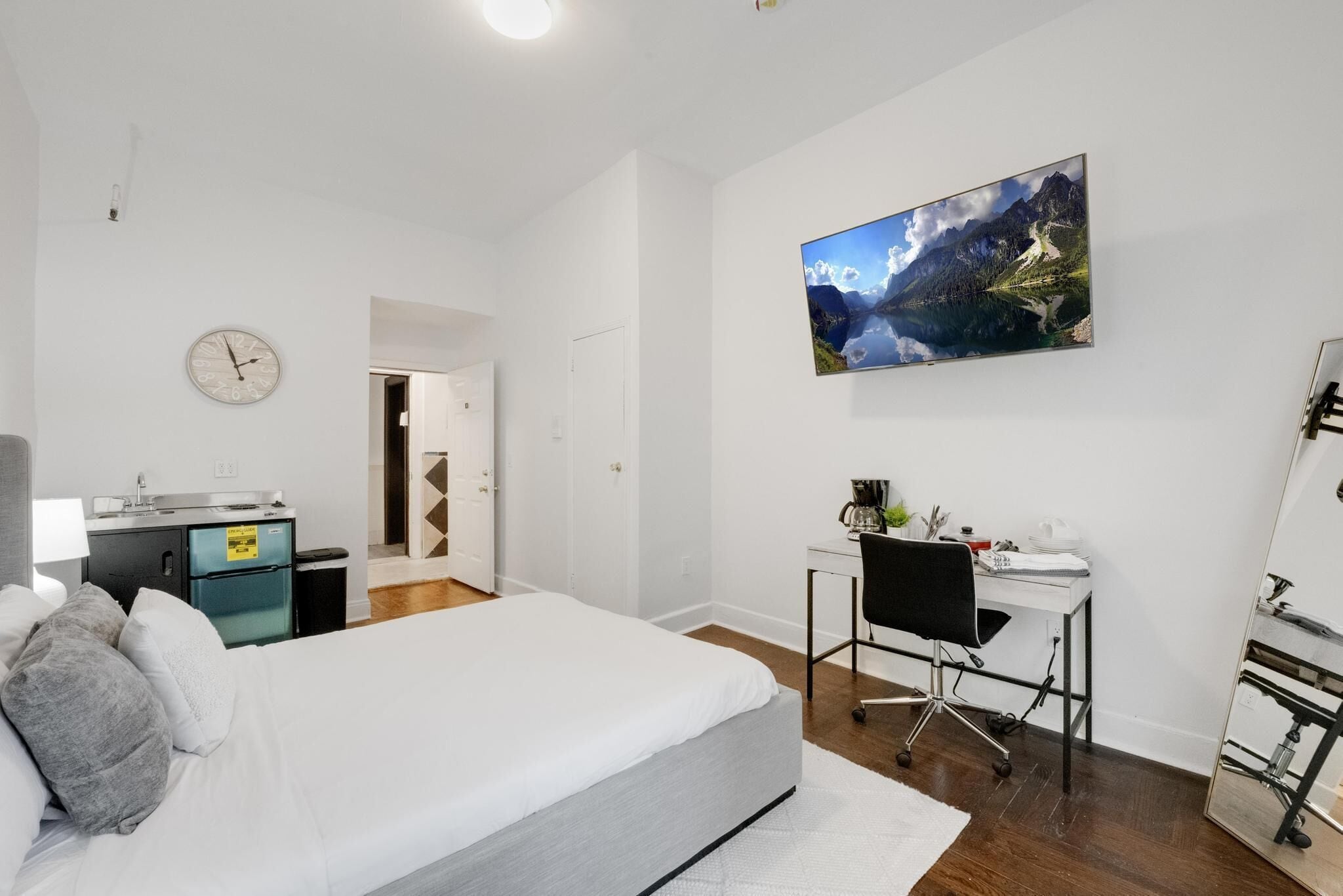 1 dormitorio, tabla de planchar con plancha, Internet y ropa de cama