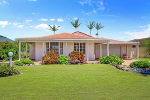 Exterior - 19 Newport Crescent : 3  BR, 2  BA House in Port Macquarie , Sleeps 6 (Port Macquarie)