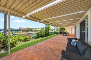 Outdoor dining - 19 Newport Crescent : 3  BR, 2  BA House in Port Macquarie , Sleeps 6 (Port Macquarie)
