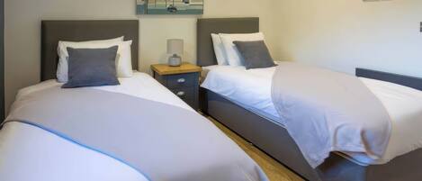 3 Schlafzimmer, individuell dekoriert, individuell eingerichtet