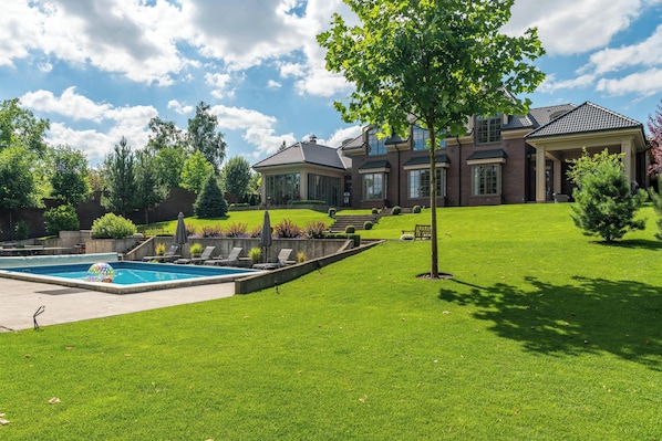 المنشأة من الخارج