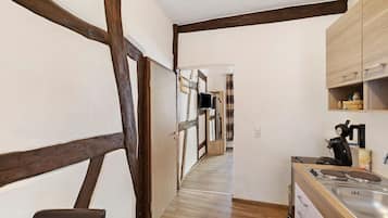 Réfrigérateur, plaque de cuisson, cafetiÚre/bouilloire