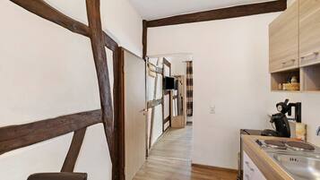 Fridge, stovetop, coffee/tea maker, electric kettle