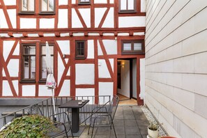 Outdoor dining - Apartment '2' with Shared Terrace (Braubach)