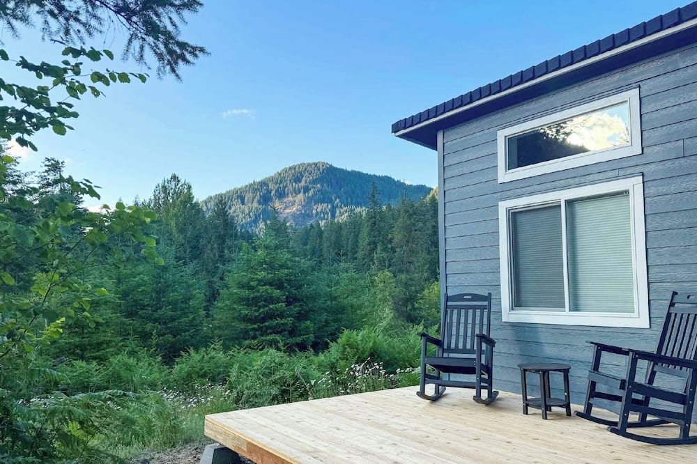 2 BR Dog-friendly Cabin Near River w/ Fire Pit